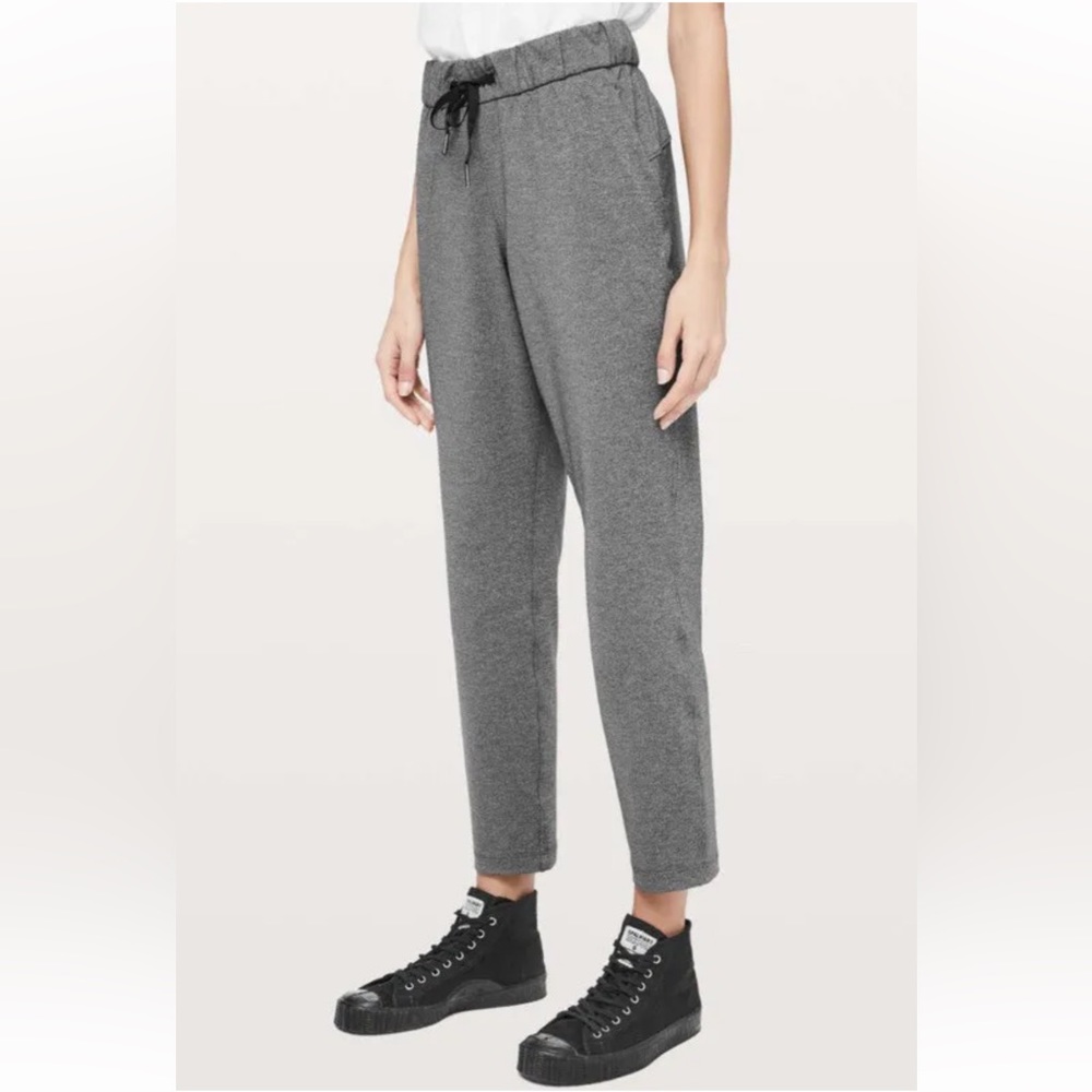 EUC Lululemon On The Fly pant 7/8 27” - size 10 - Luxtreme heathered black